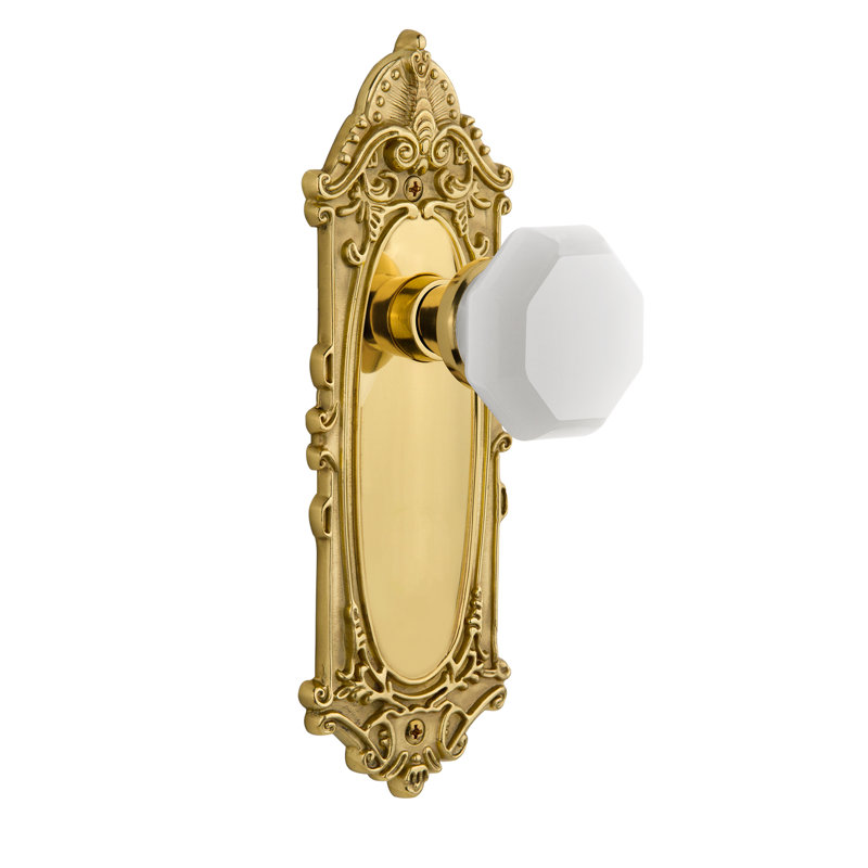 Assiette victorienne avec bouton de lait blanc Waldorf, Laiton poli, 2 3/4 po