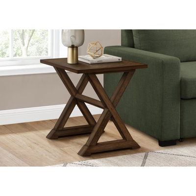 Table de bout polyvalente avec une fabrication durable et un attrait élégant pour n'importe quelle pièce