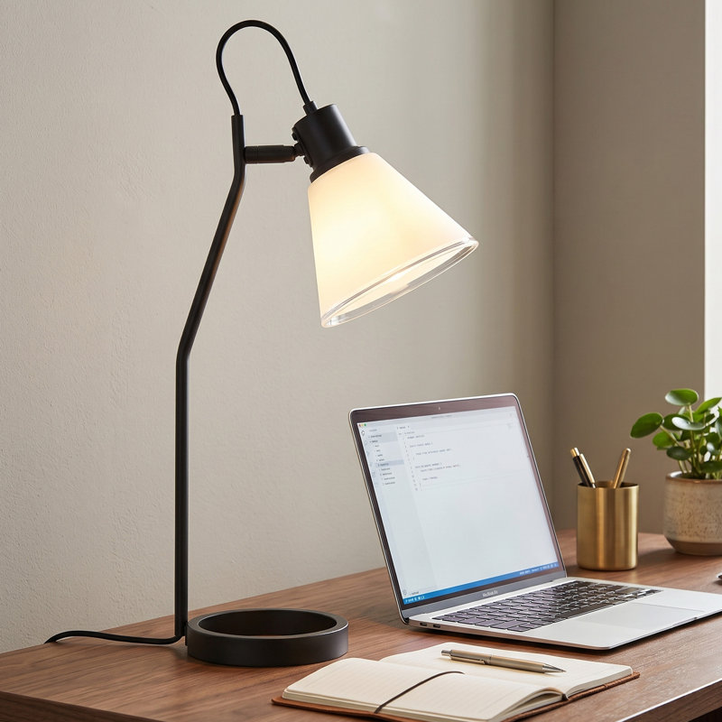 Lampe de bureau moderne réglable de 50 cm (20 po), gris métallique avec accents noirs, abat-jour en verre dépoli et base annulaire compacte