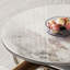 Table basse ronde de style italien avec lumière de luxe-108345097