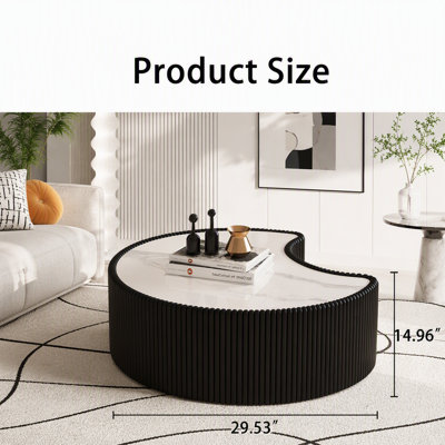 Table basse irrégulière avec plateau en pierre frittée et corps en cuir