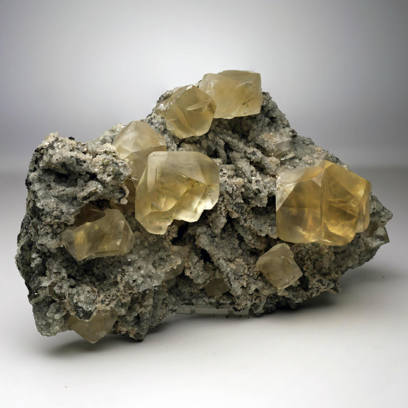 Calcite dorée avec cristaux de Kazan