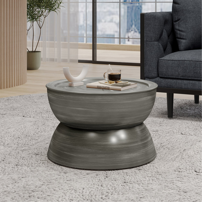 Table basse en métal martelé, Antique Silver
