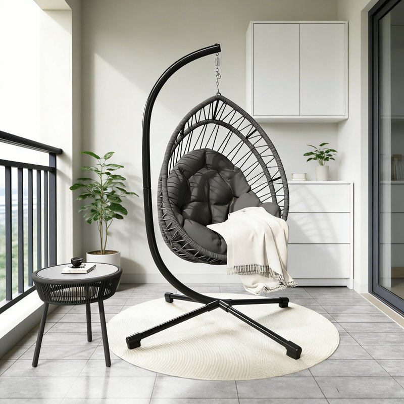 Chaise suspendue en forme d'œuf avec support pour l'intérieur et l'extérieur, conception ergonomique avec coussins respirants et structure en métal robuste.