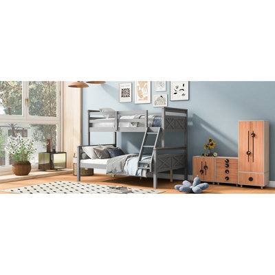 Lit superposé simple au-dessus d'un lit double gris, offrant un lit de chambre à coucher maximum, garde-corps gris pour une sécurité inégalée