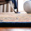 Tapis bleu / rouge / brun en laine touffeté à la main Colyt-853221650