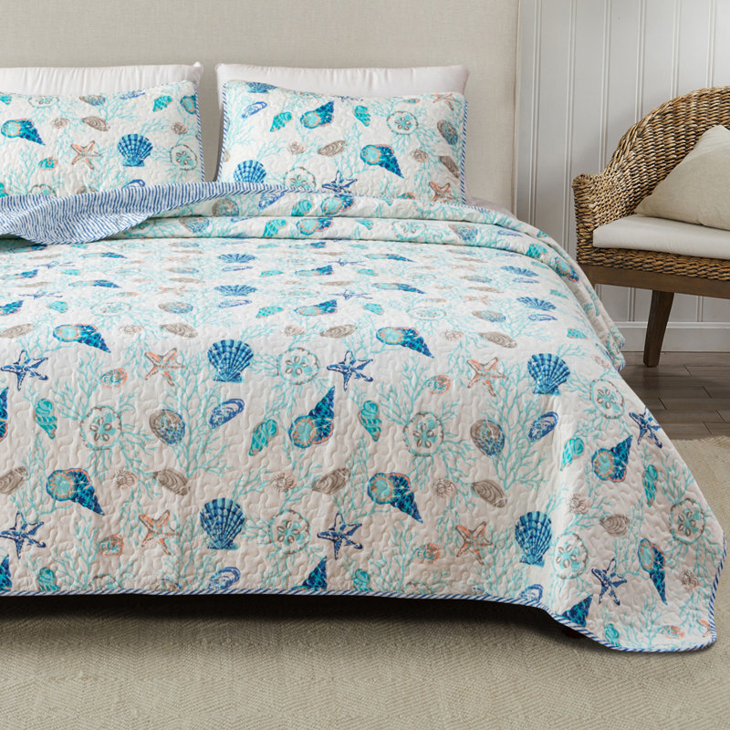 Coastal Inspired Seashell Reversible Quilt Set with Shams, Full / Queen Quilt + 2 Standard Shams, Blue Coral