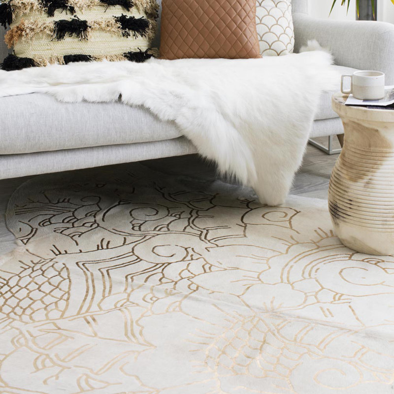 Isola Hide Cowhide Oriental Area Rug in Gold/Caramel, Novelty 6' x 7' , Beige