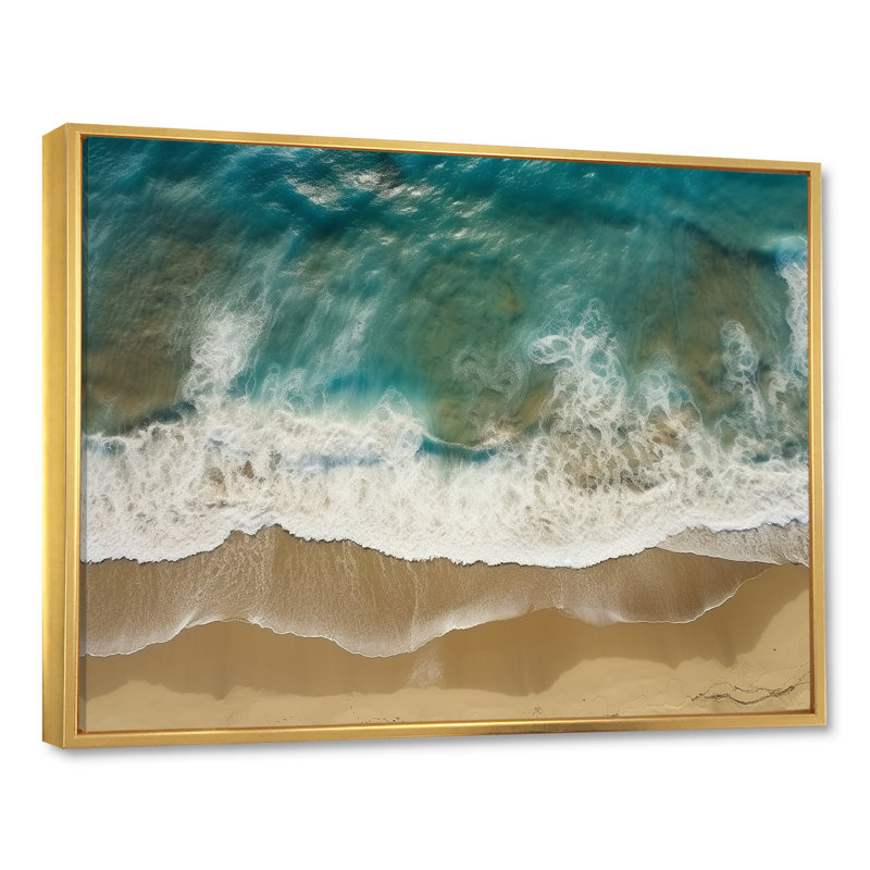 Vue aérienne des vagues tranquilles 3 - plage, art mural, Cadre flottant doré, H 30 po x l 40 po x P 1,5 po