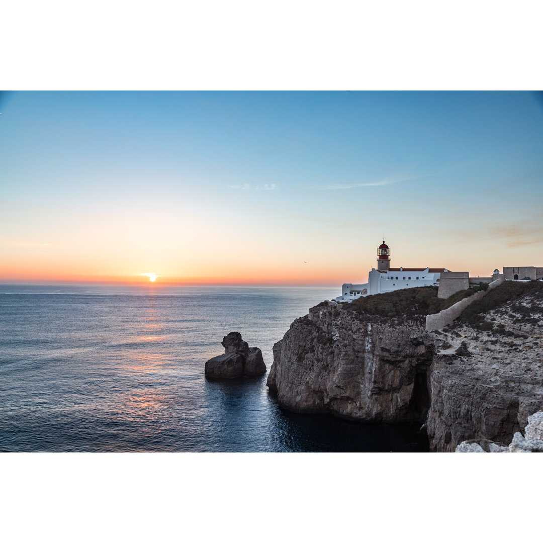 Leuchtturm in Portugal von Silvia Bianchini - Druck auf Leinwand ohne Rahmen