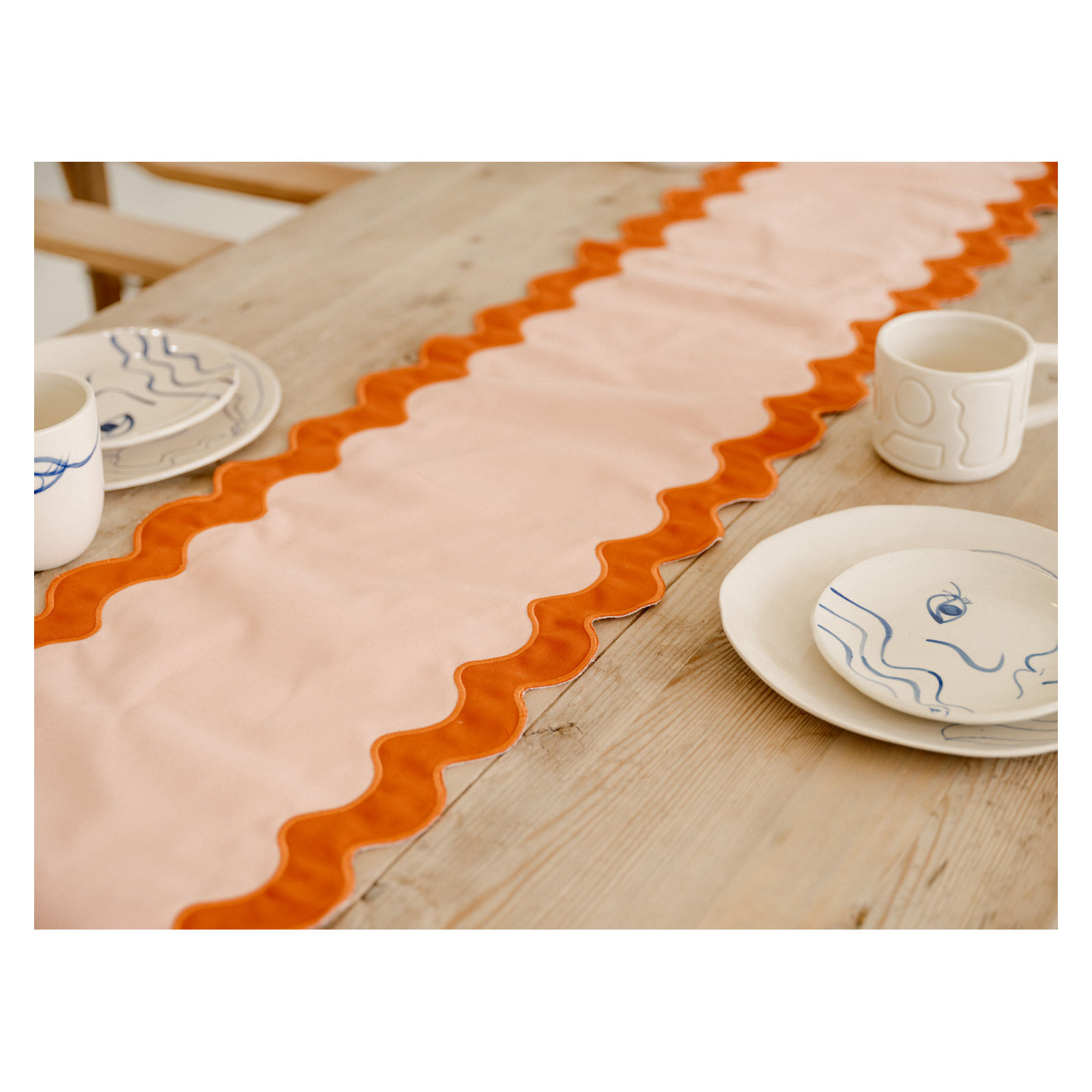  Polyester Embroidered Rectangle Placemat, Pink