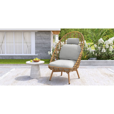 Chaise longue pivotante à haut dossier en osier Ellis