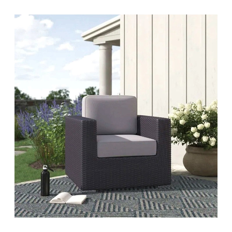 Chaise de patio entièrement assemblée avec coussins