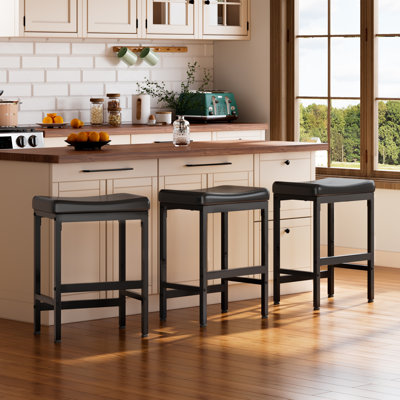 Tabourets de bar de 24 po de hauteur avec surface incurvée, tabouret de cuisine en cuir de polyuréthane avec revêtement, tabourets de bar avec repose-pieds