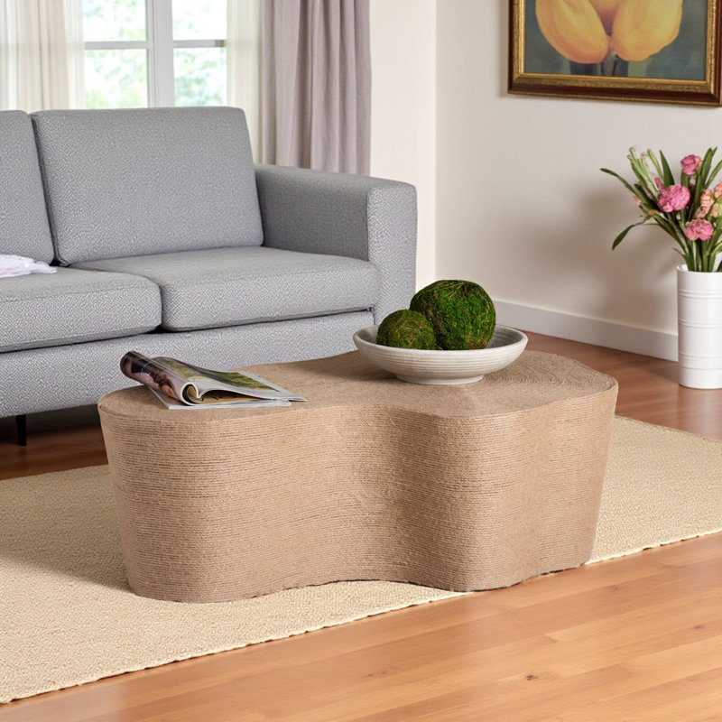 Table basse en jute naturelle tissée à la main de forme irrégulière Jacey, H 12,35 po x l 37,05 po x P 23,69 po