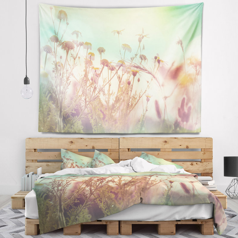 Tapisserie d'été avec fleurs sauvages et herbes, H 32 po x l 39 po