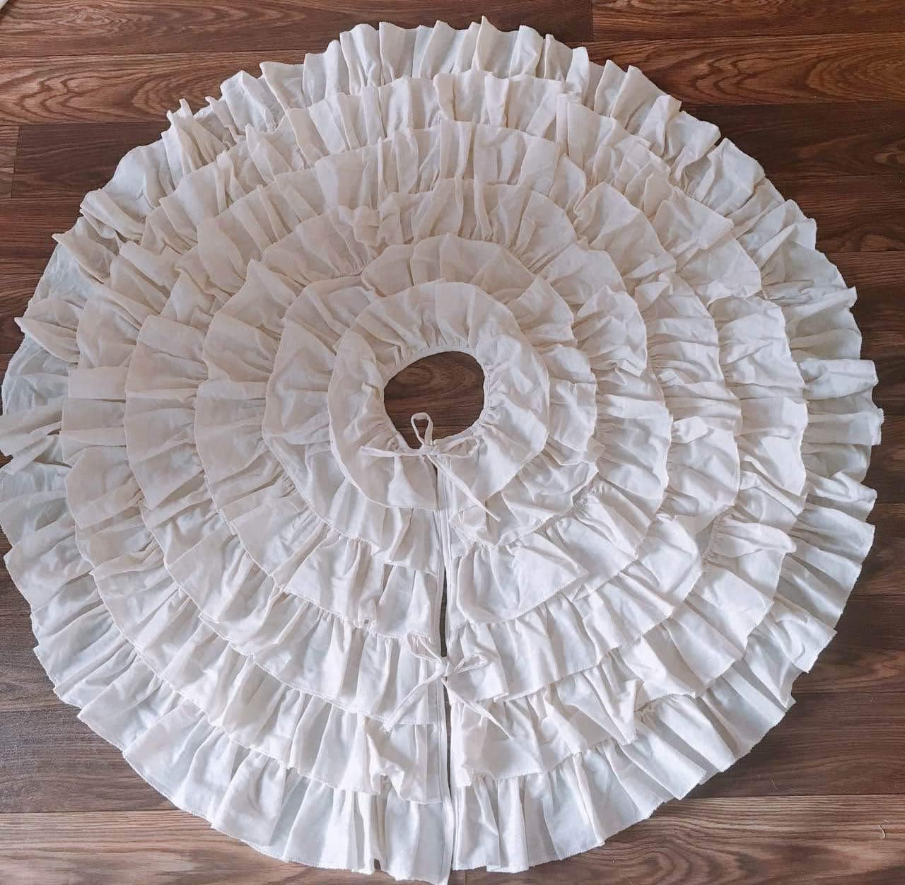 SAPESHA 48-Inch White 6-Layer Rustic Fluffy Ruffle Christmas Tree Skirt ...