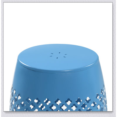 Table d'appoint ronde à découpes en dentelle, table d'appoint en fer thermolaqué, table de bout compacte moderne, imperméable et antirouille, table de patio d'extérieur nécessitant peu d'entretien pour le jardin, 3 couleurs disponibles