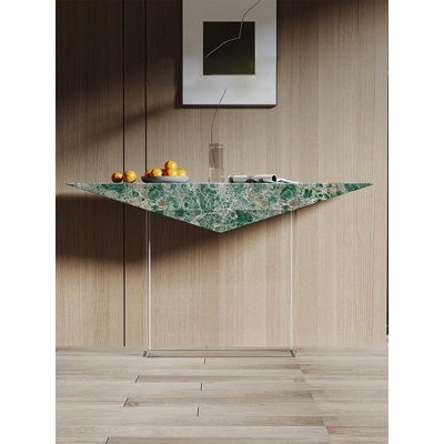 Console de vestibule géométrique moderne en forme de V avec dessus en pierre et pieds en acrylique transparent