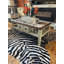 Tapis noir / blanc en cuir de vache à motif zébré fait à la main Augusto