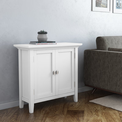 Armoire de rangement transitionnelle en bois massif l 32 po avec tablettes réglables et plateau à rebords Redmond