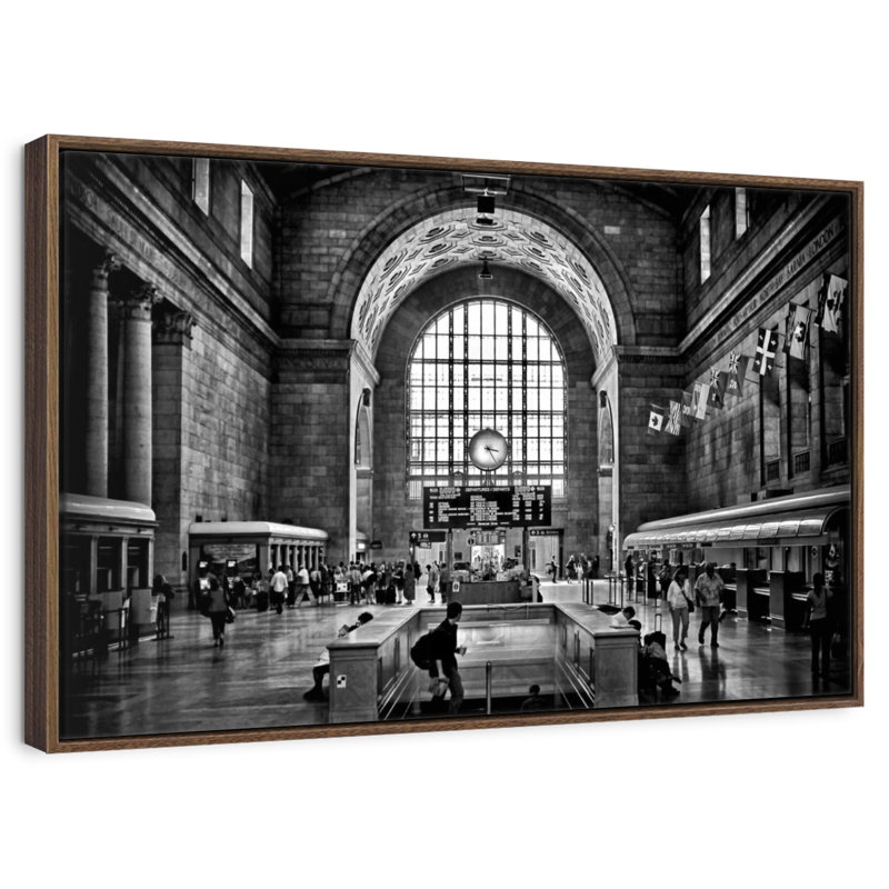 Toronto Union Station 15h23, 13 po x 9 po, Cadre flottant en noyer