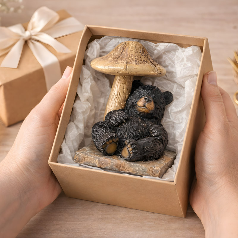 Figurine ours en résine avec décor champignon champêtre