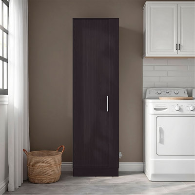 Armoire de rangement utilitaire Fairfield avec tablette à 6 niveaux et porte-balais
