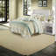 Ensembles de literie confortables, courtepointe verte avec coussins décoratifs, style transitionnel
