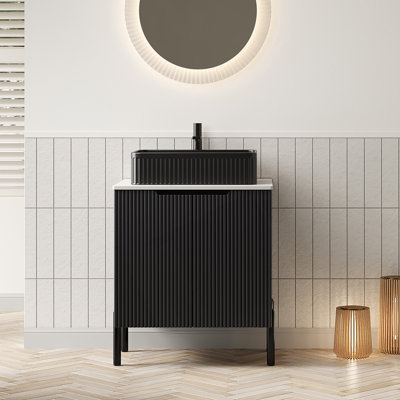 Meuble-lavabo de 24 pouces avec lavabo, lavabo noir mat, comptoir blanc de Carrare et beaucoup de rangement pour une élégance moderne