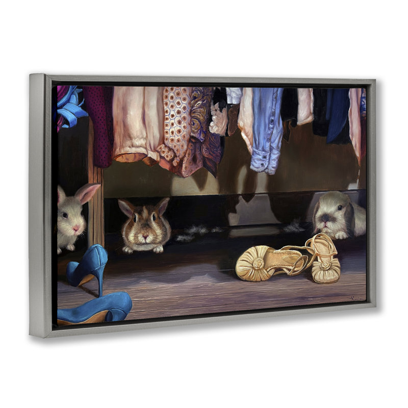 Bunnies Under Closet View, conception par Lucia Heffernan, H 17 po x l 25 po, Cadre flottant gris lustré