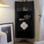 Armoire de coin noire en bois massif