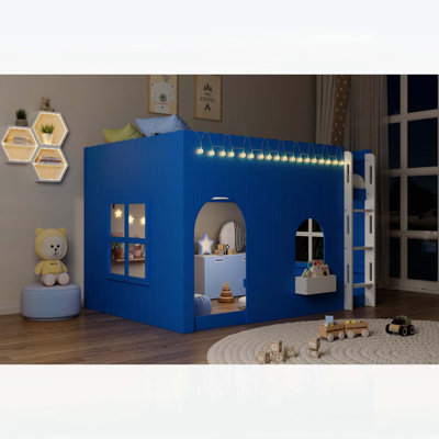 Lit mezzanine pour enfant pleine grandeur avec guirlande lumineuse à DEL, conception de maison de campagne ludique