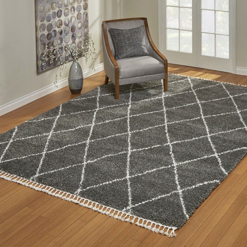 Tapis gris foncé / ivoire à motif géométrique moderne de losanges avec frange Marleigha, Rectangle 5 pi 3 po x 7 pi 5 po