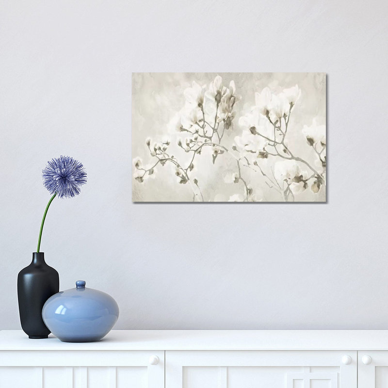 «Bloom Through Cream» par Mlli Villa - peinture sur toile tendue, H 12 po x l 18 po x 1,5 po