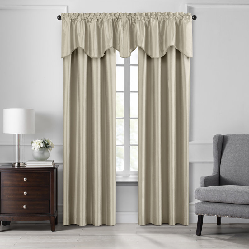Mullan Scalloped 50'' W Window Valance, Ivory