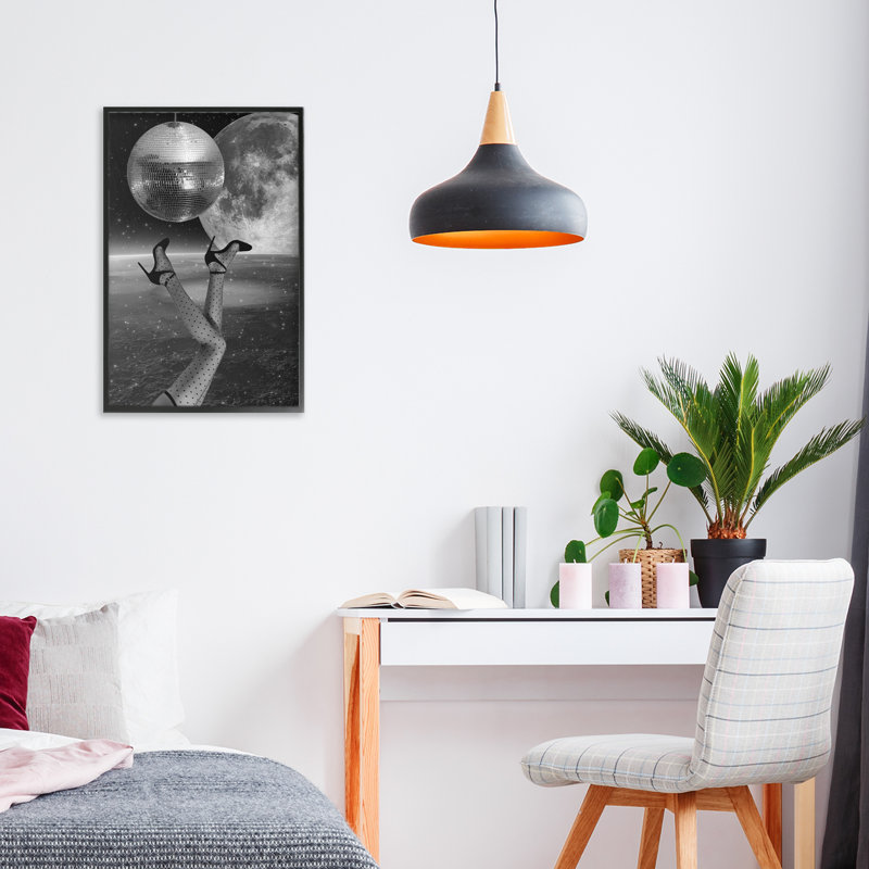 Giclée encadrée Hangin 'Over Disco & planète, design par Elo Marc, H 18 po x l 12 po, Noir