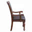 Ensemble de salle à manger de style traditionnel avec accoudoirs et chaises d'appoint-584384311