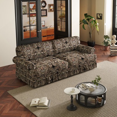 Canapé de 74 pouces luxueusement confortable à 3 places avec siège très profond, accoudoirs roulés et jupe plissée pour une vie moderne.