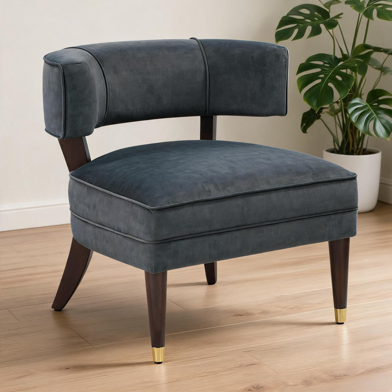 Fauteuil demi-tonneau de luxe en velours gris neutre avec cadre en bois massif pour le salon