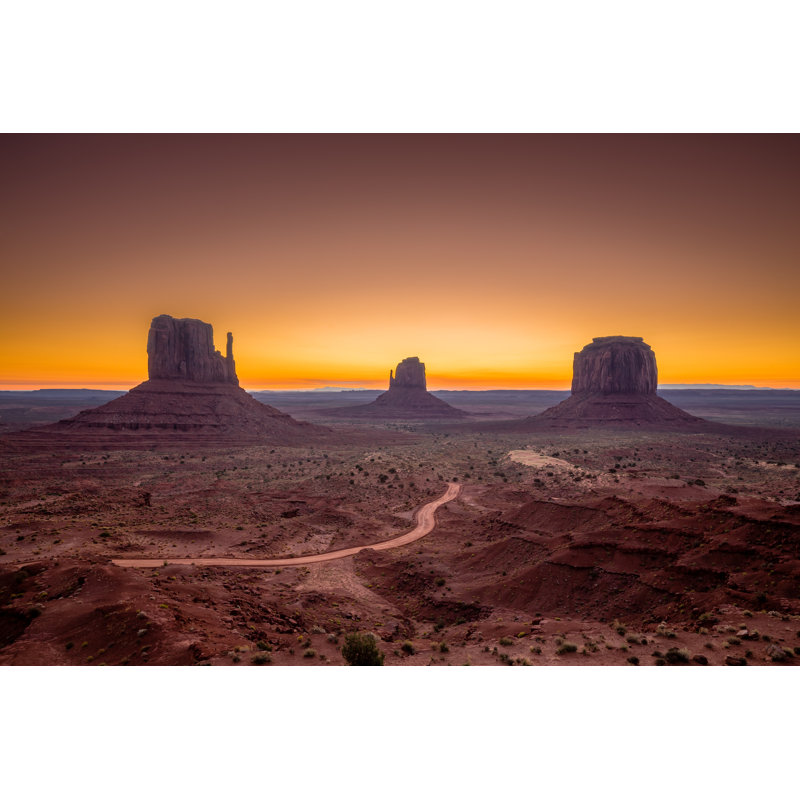 Monument Valley at Sunrise par Bluejay - Photographie sur toile tendue, H 32 po x l 48 po