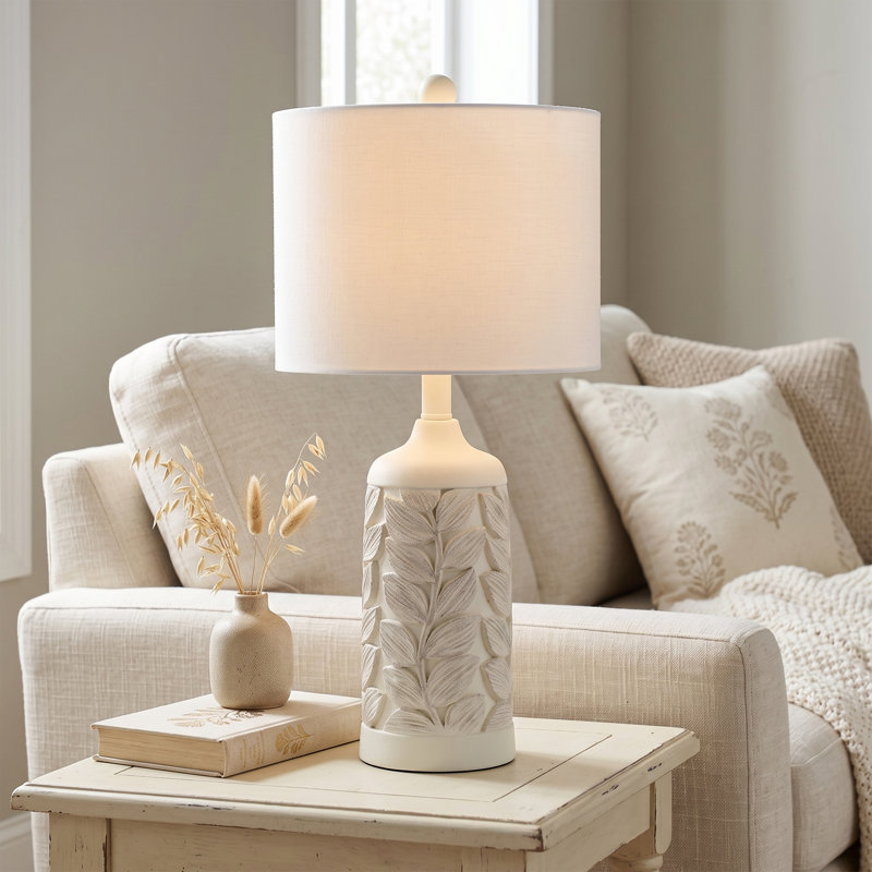 Lampe de table en résine sculptée de style ferme, 23,5 po, avec abat-jour cylindrique
