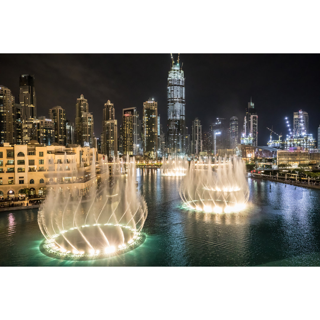 Dubai Fountains von Omar Al-Samarrai - Leinwandfoto auf Wrapped Canvas