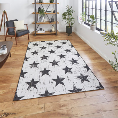 Machine Woven White/Black Rug