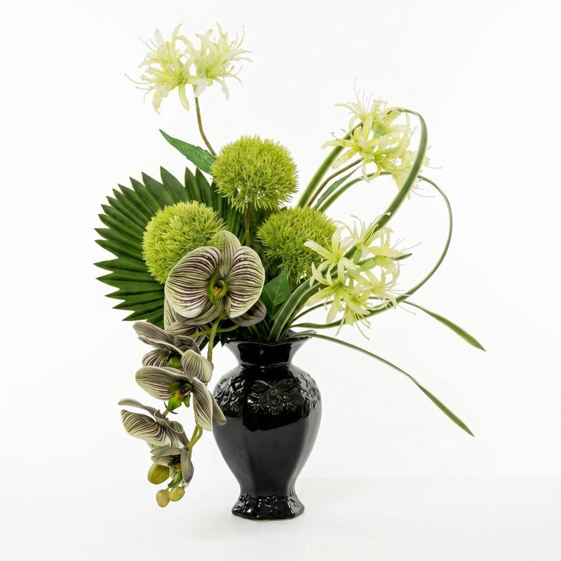 Fleurs artificielles avec vase