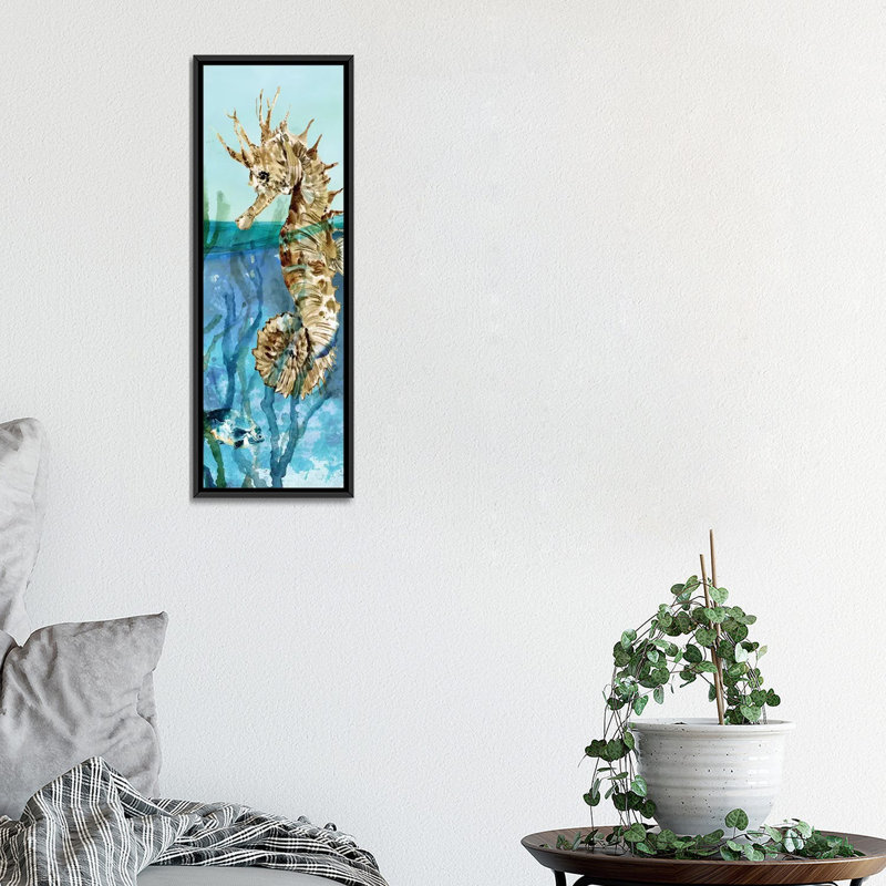 «Delray Seahorse II» par Carol Robinson - reproduction d'art, H 60 po x l 20 po x P 1,5 po, Toile avec cadre noir