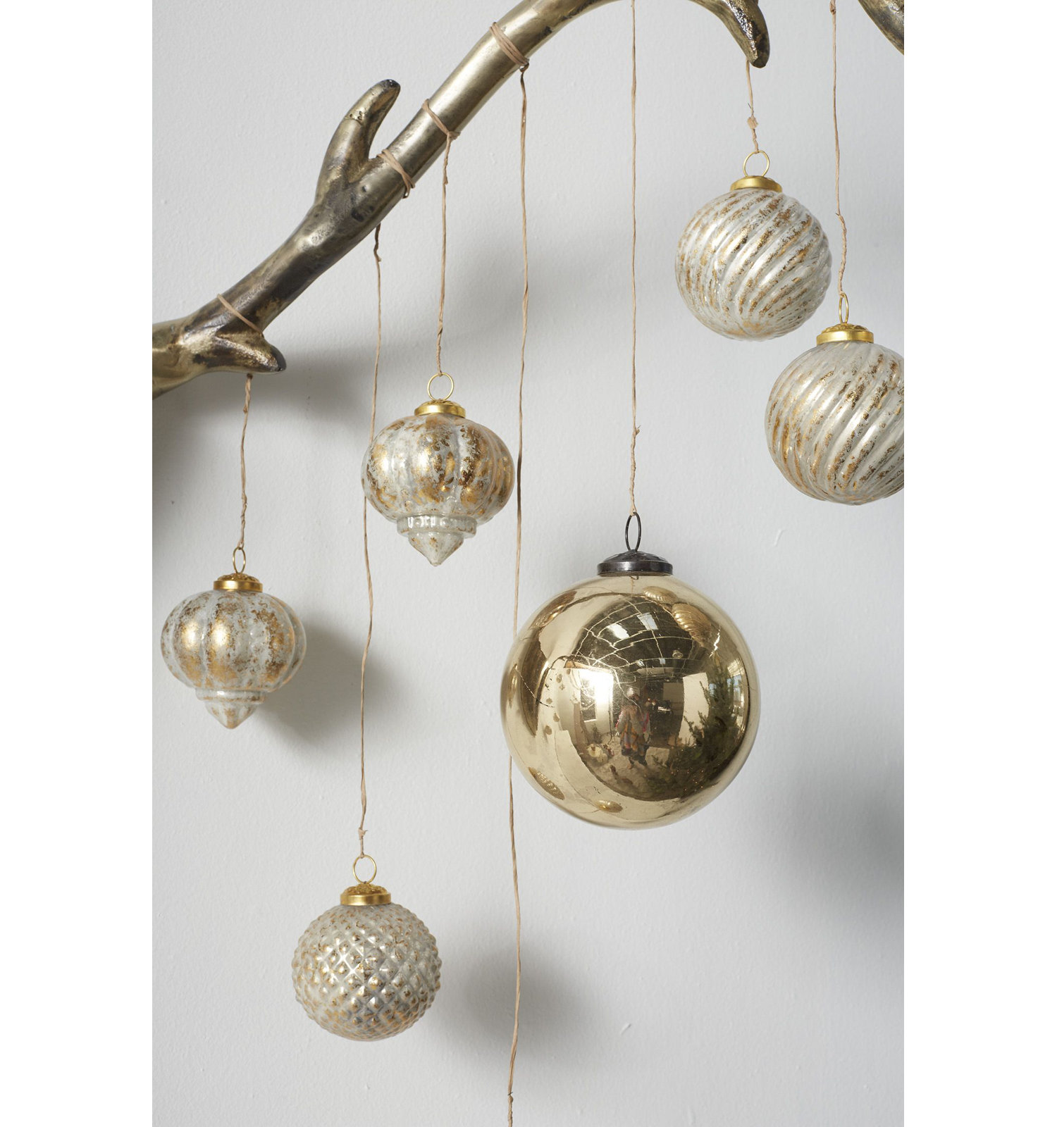 12 Piece Presence Ball Ornament Set
