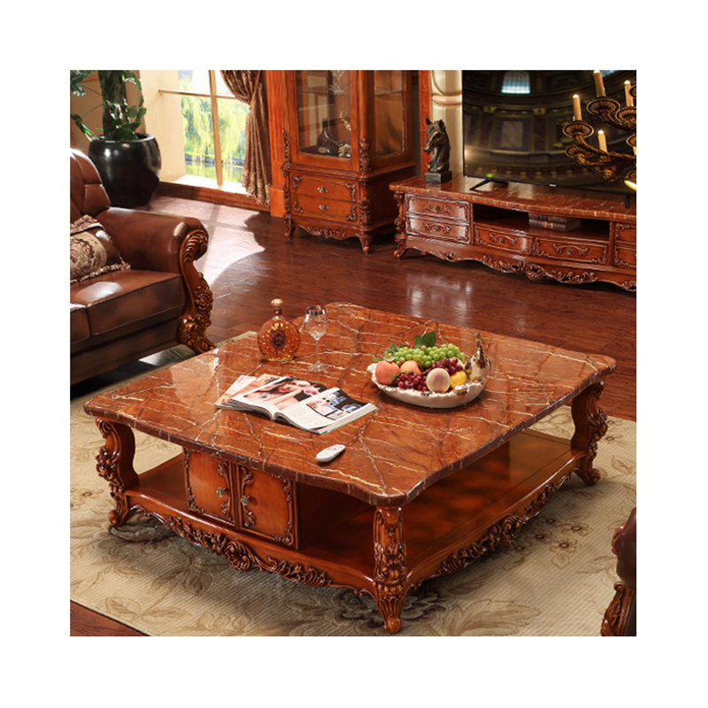 Table basse de style européen en bois massif sculpté.