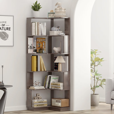 Bibliothèque d'angle autoportante à 6 niveaux pour salon, chambre à coucher, bibliothèque en bois avec panneau anti-goutte et dispositif anti-basculement, étagère de rangement ouverte pour le bureau personnel