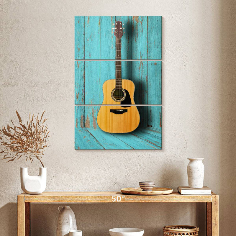 Guitare Abarca dans la chambre bleue, H 38 po x l 24 po